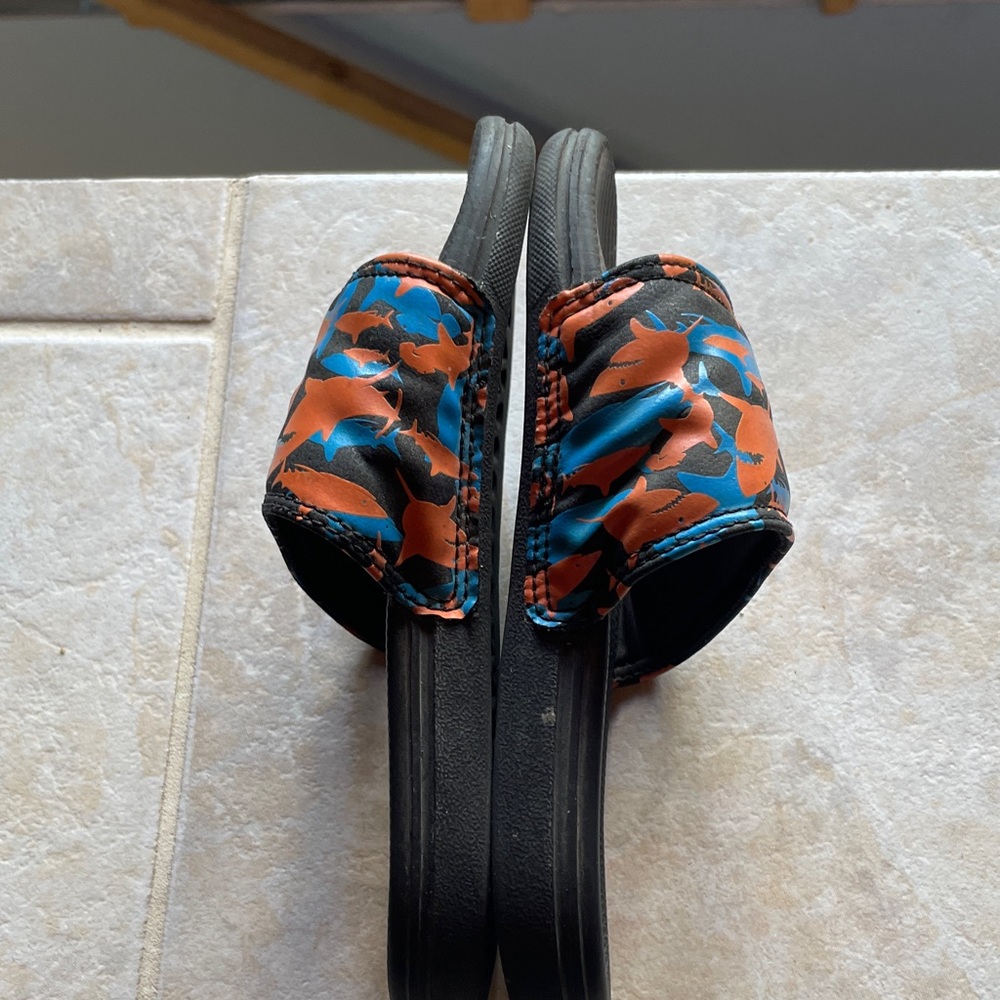 Vans Kids Shark Slides - Black, Orange, Blue - Picture 4 of 5